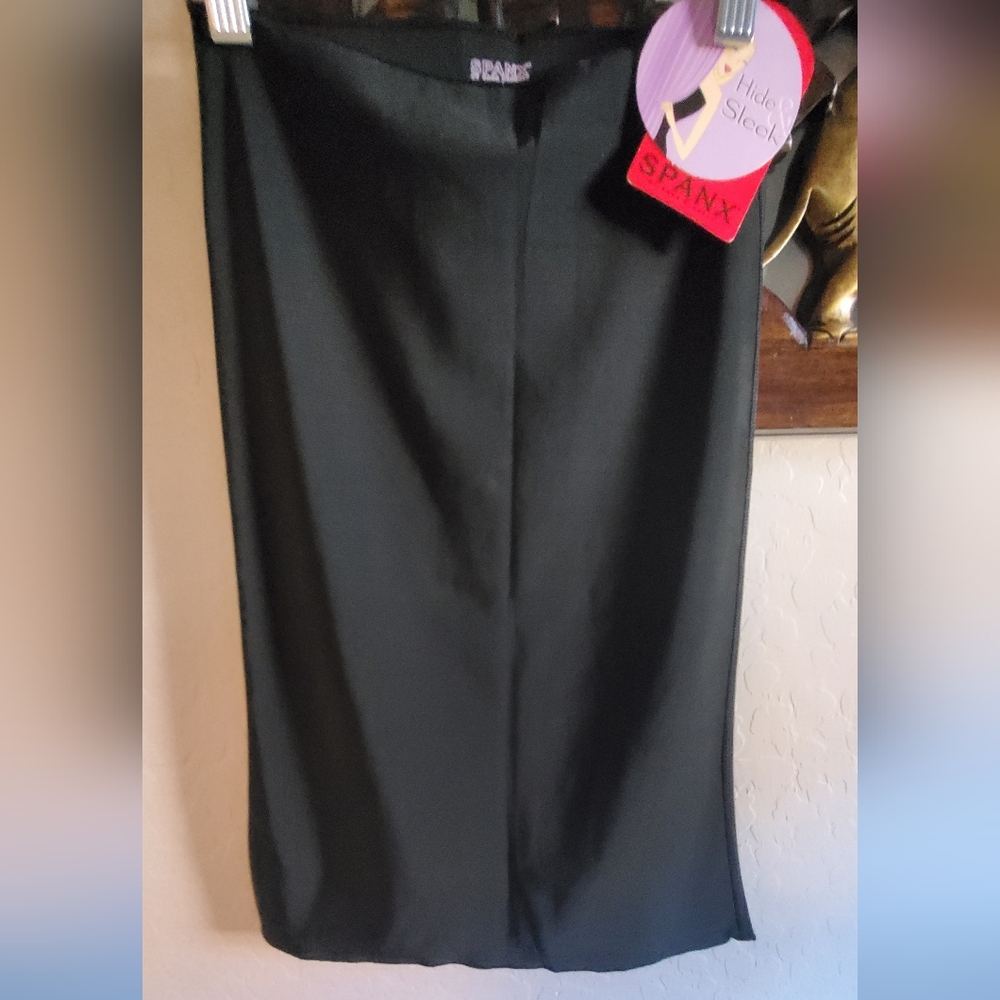 SPANX Women's Black no waste band Half Slip
